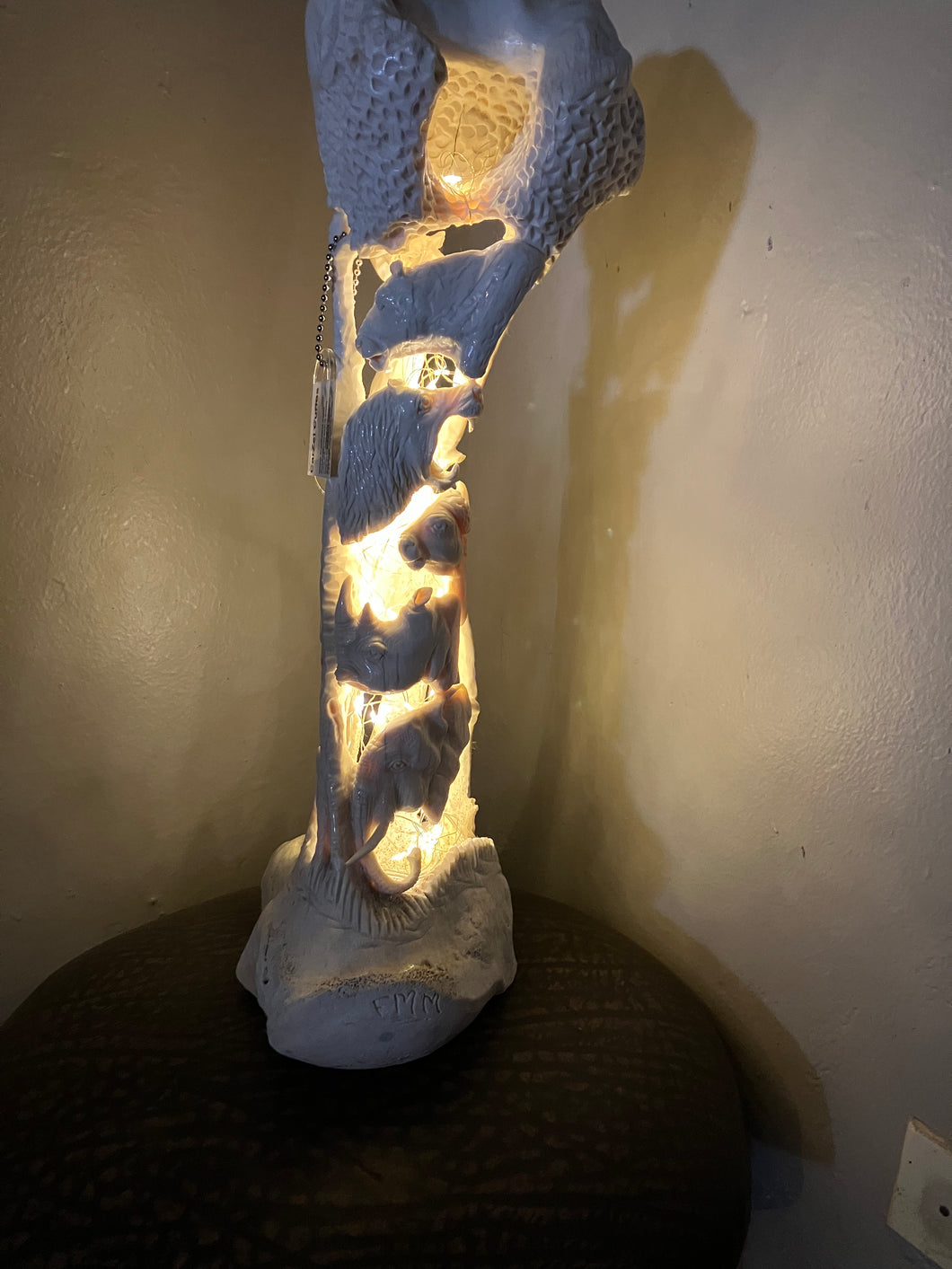 Vertical Big 5 Heads with full size Giraffe on the other side. Light and Lamp Option